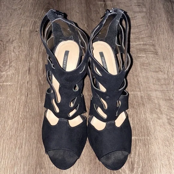 Forever 21 Women’s Black Heels - Picture 2 of 12